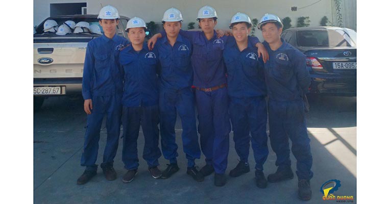 công nhân được đảm bảo an toàn trong gia công cơ khí