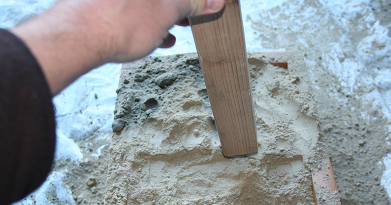 tạo khuôn mẫu từ cát